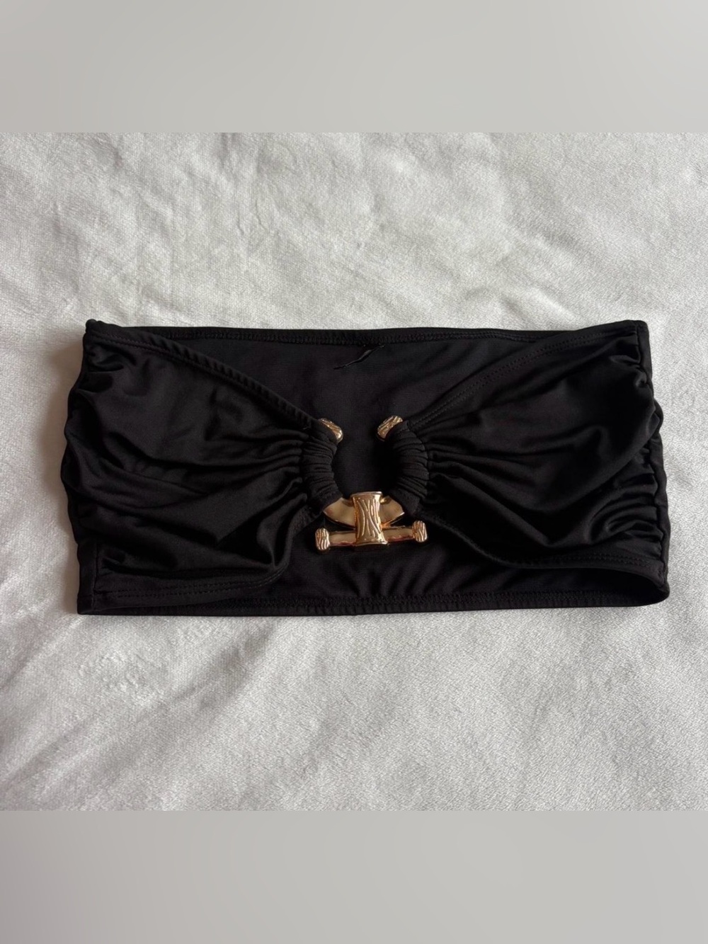 PrettyLittleThing Black Bandeau Bikini Top with Gold Hardware Size 10 Strapless